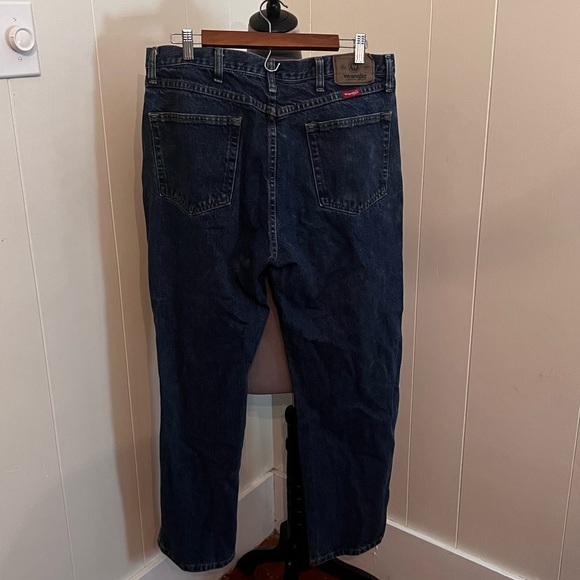 Wrangler Relaxed Fit Jeans, 36x30 - Picture 2 of 3